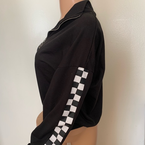 Black Croptop zip up - Picture 2 of 3
